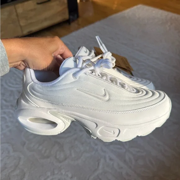 WOMEN'S NIKE AIR MAX PORTAL SNEAKERS - Picture 2 of 3